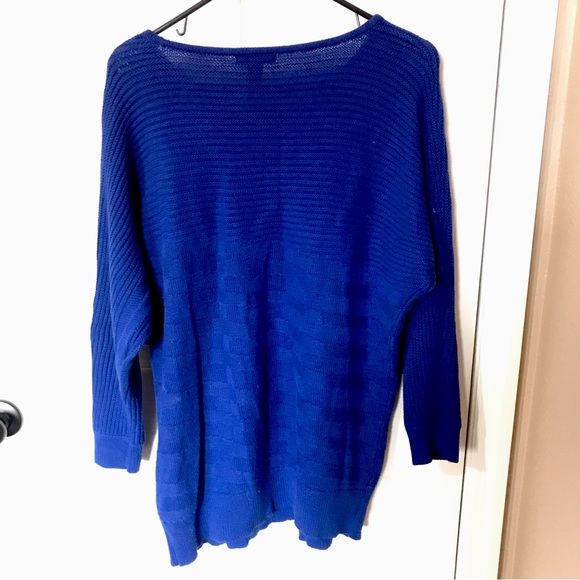 Sweater - Picture 4 of 4